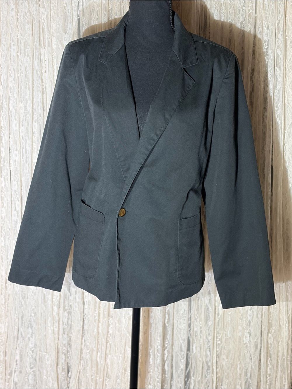 Women's Black Single-Button Notch-Lapel Blazer